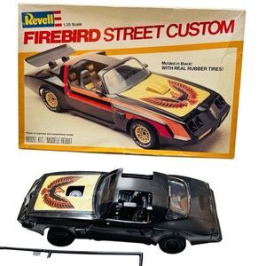 REVELL PONTIAC FIREBIRD STREET CUSTOM SCALE 1:25 MODEL KIT 7230 -REBUILDER-